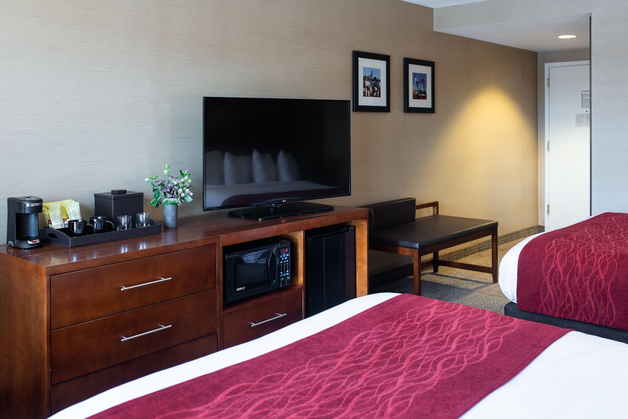 Comfort Inn & Suites Logan International Airport Ревир Экстерьер фото