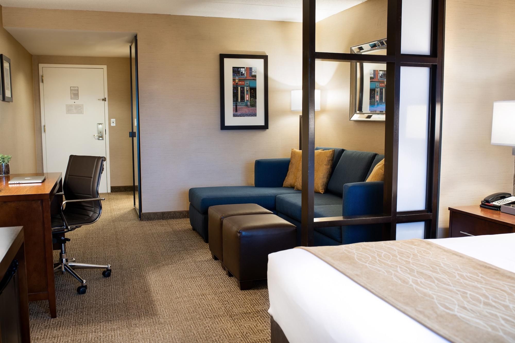 Comfort Inn & Suites Logan International Airport Ревир Экстерьер фото