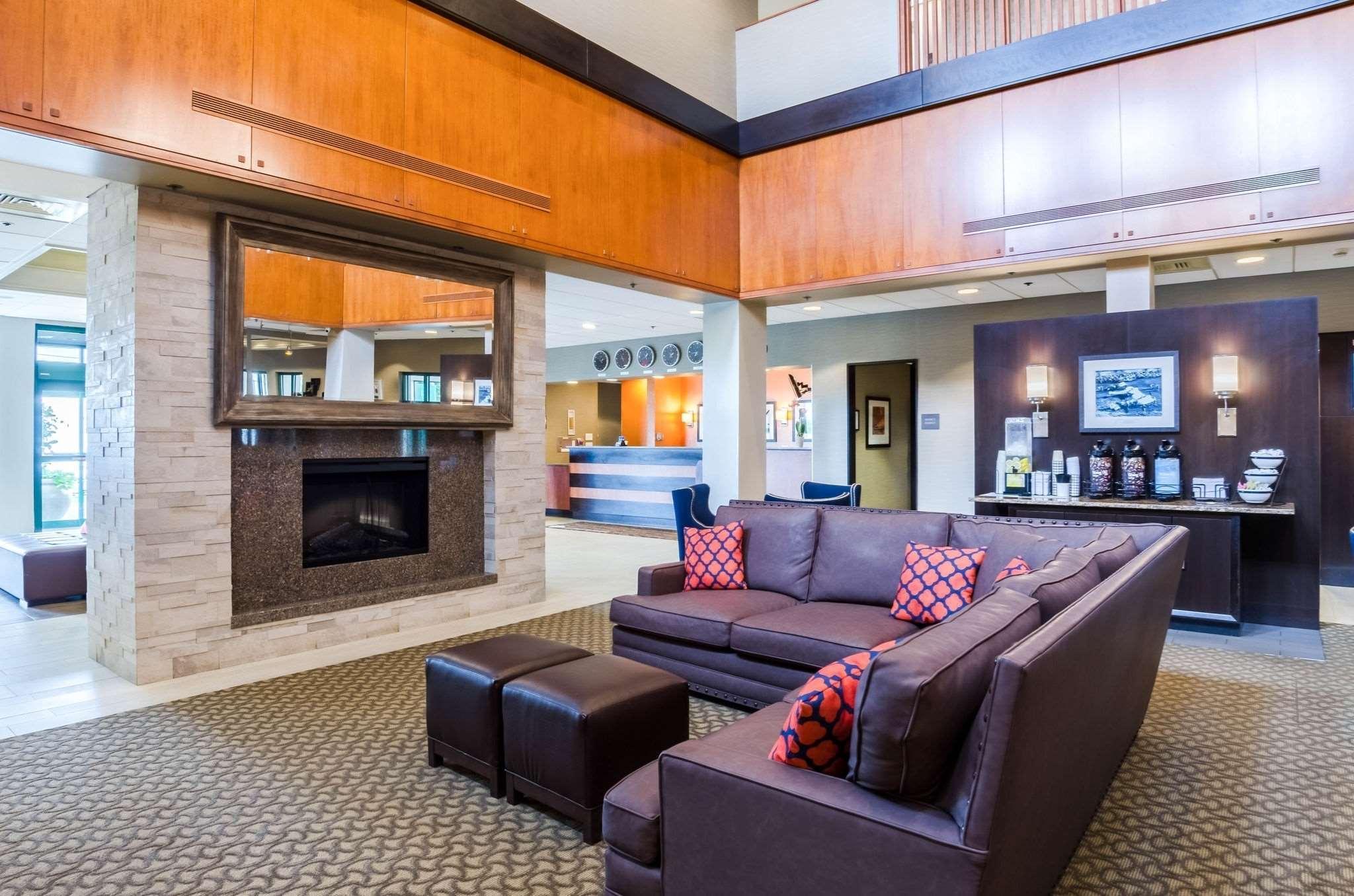 Comfort Inn & Suites Logan International Airport Ревир Экстерьер фото