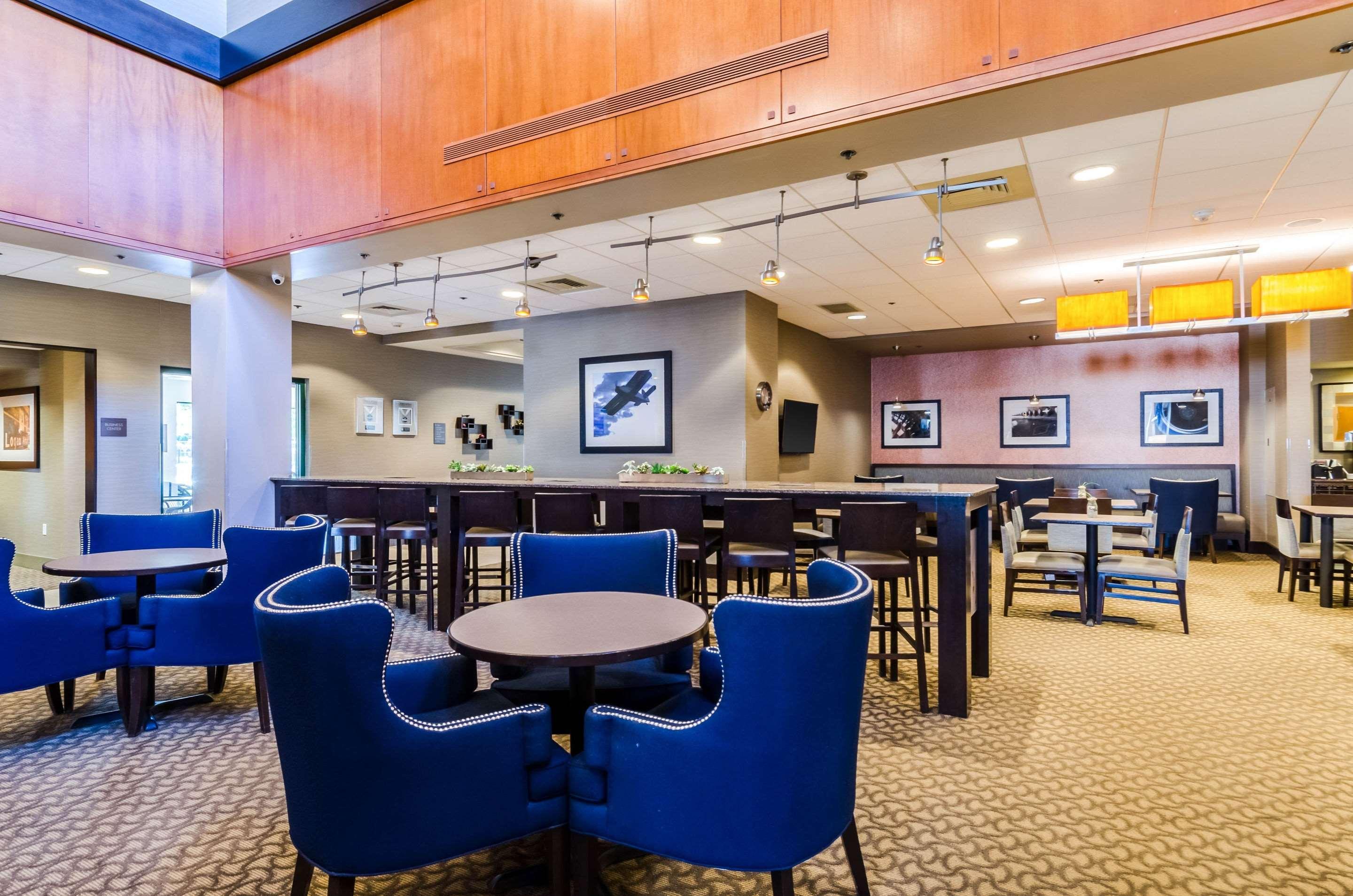 Comfort Inn & Suites Logan International Airport Ревир Экстерьер фото