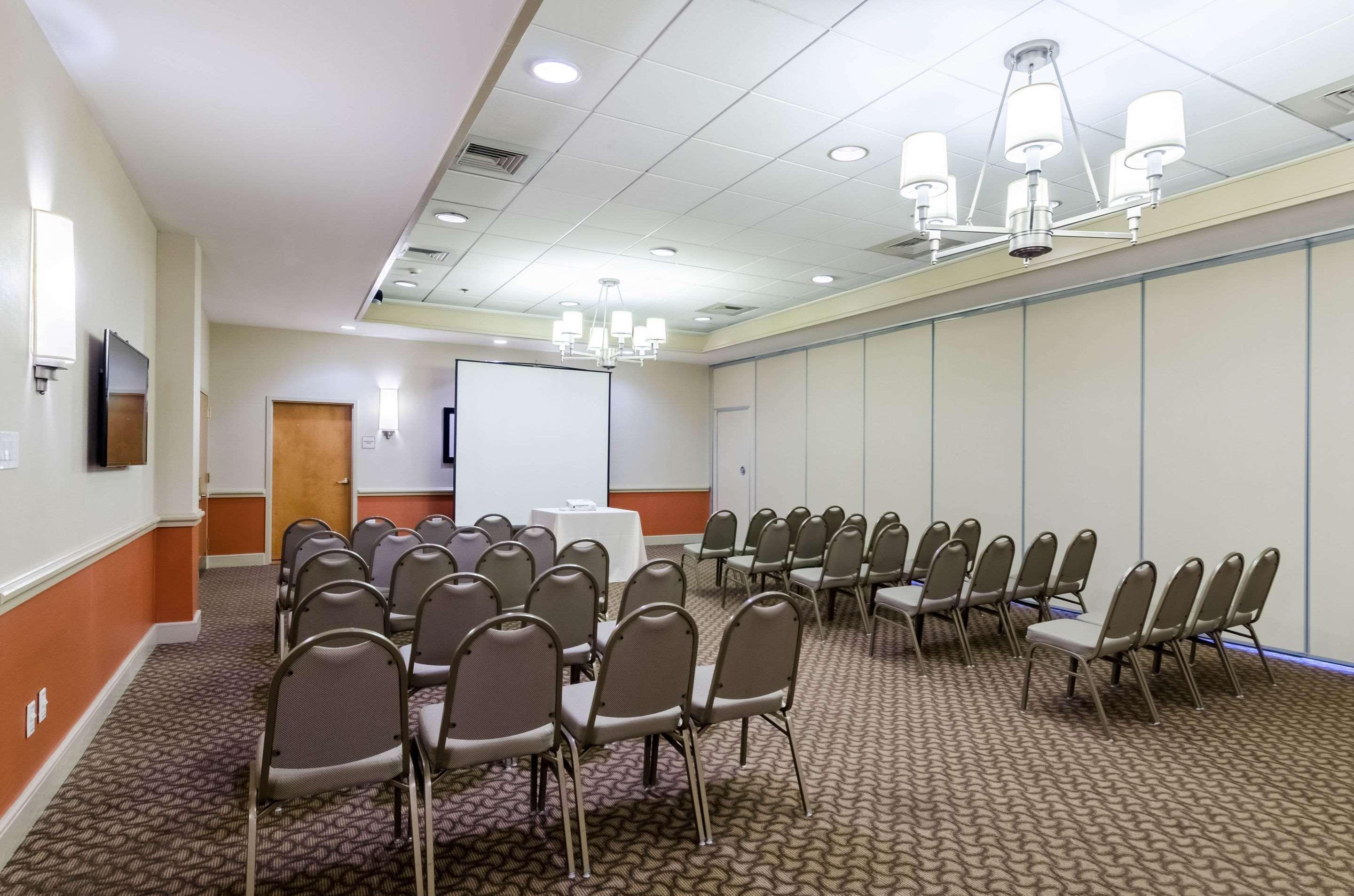Comfort Inn & Suites Logan International Airport Ревир Экстерьер фото