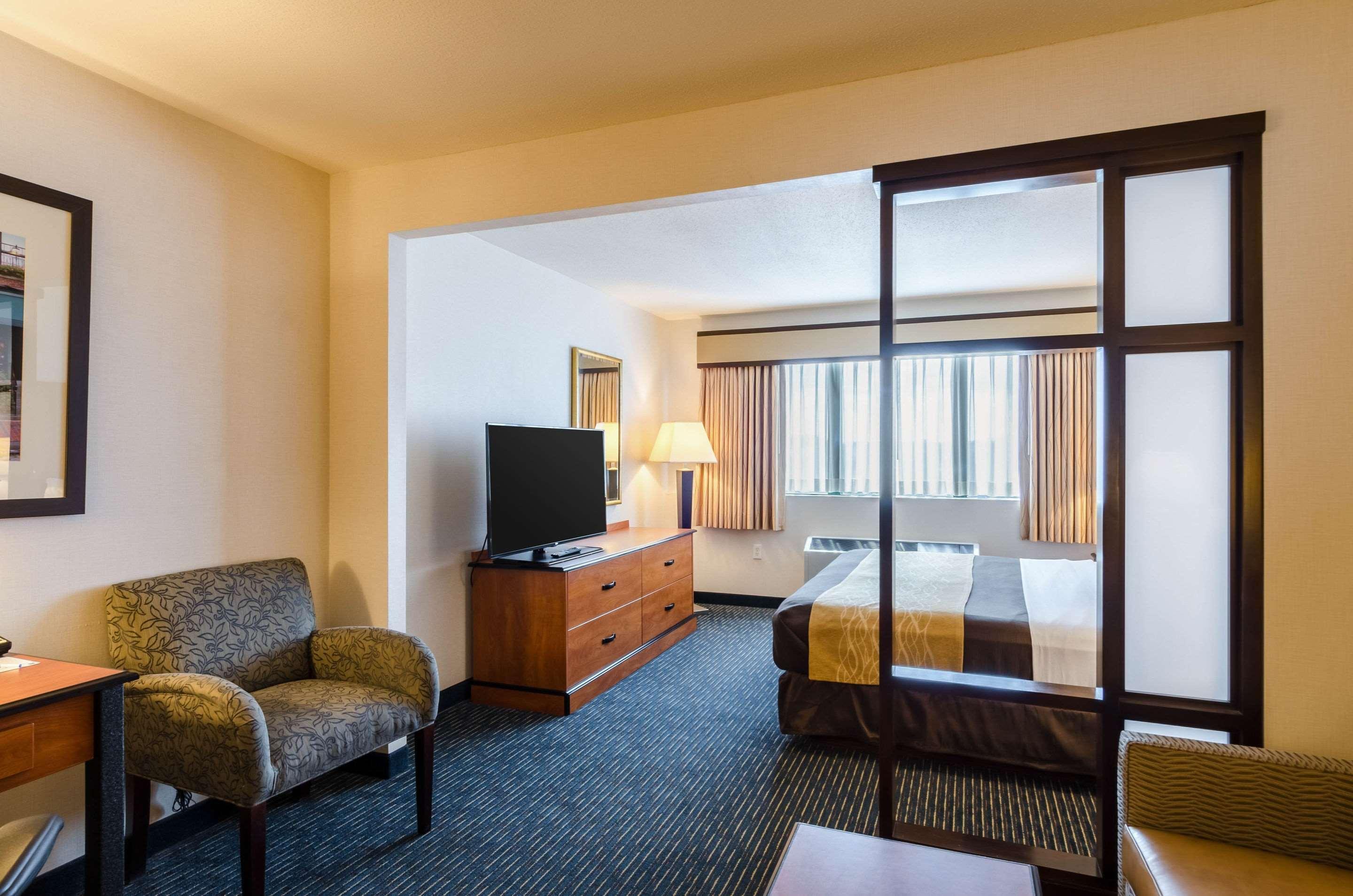 Comfort Inn & Suites Logan International Airport Ревир Экстерьер фото