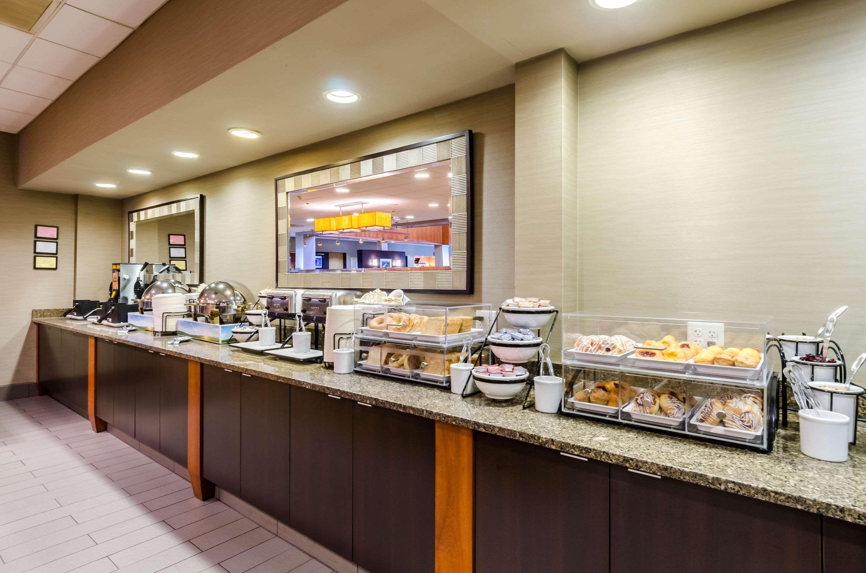 Comfort Inn & Suites Logan International Airport Ревир Экстерьер фото