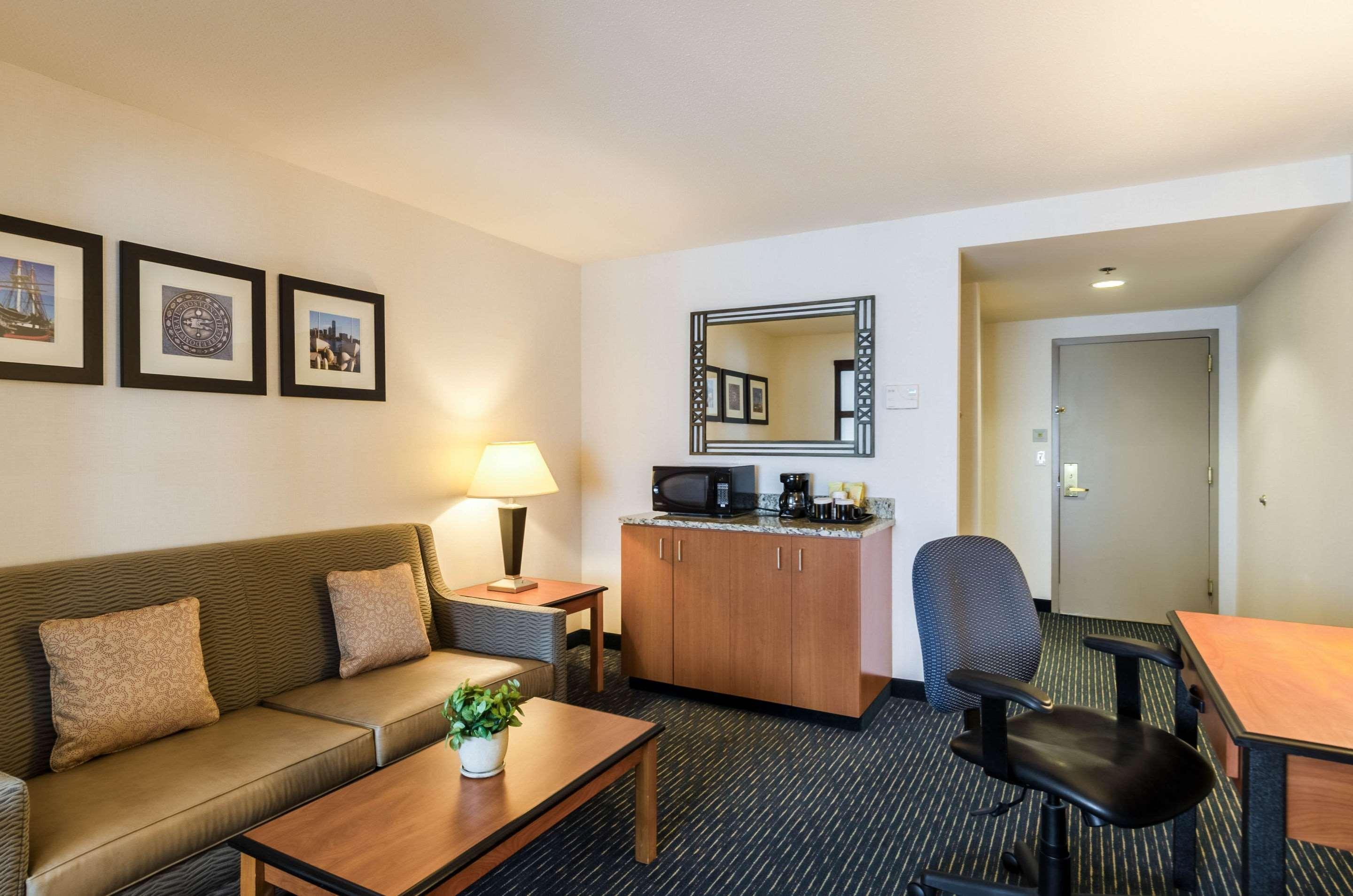 Comfort Inn & Suites Logan International Airport Ревир Экстерьер фото