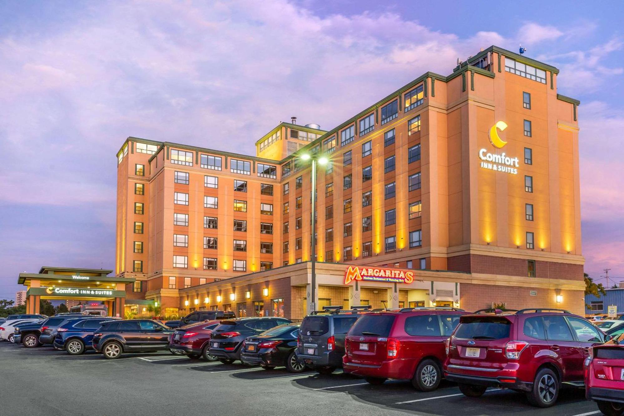 Comfort Inn & Suites Logan International Airport Ревир Экстерьер фото