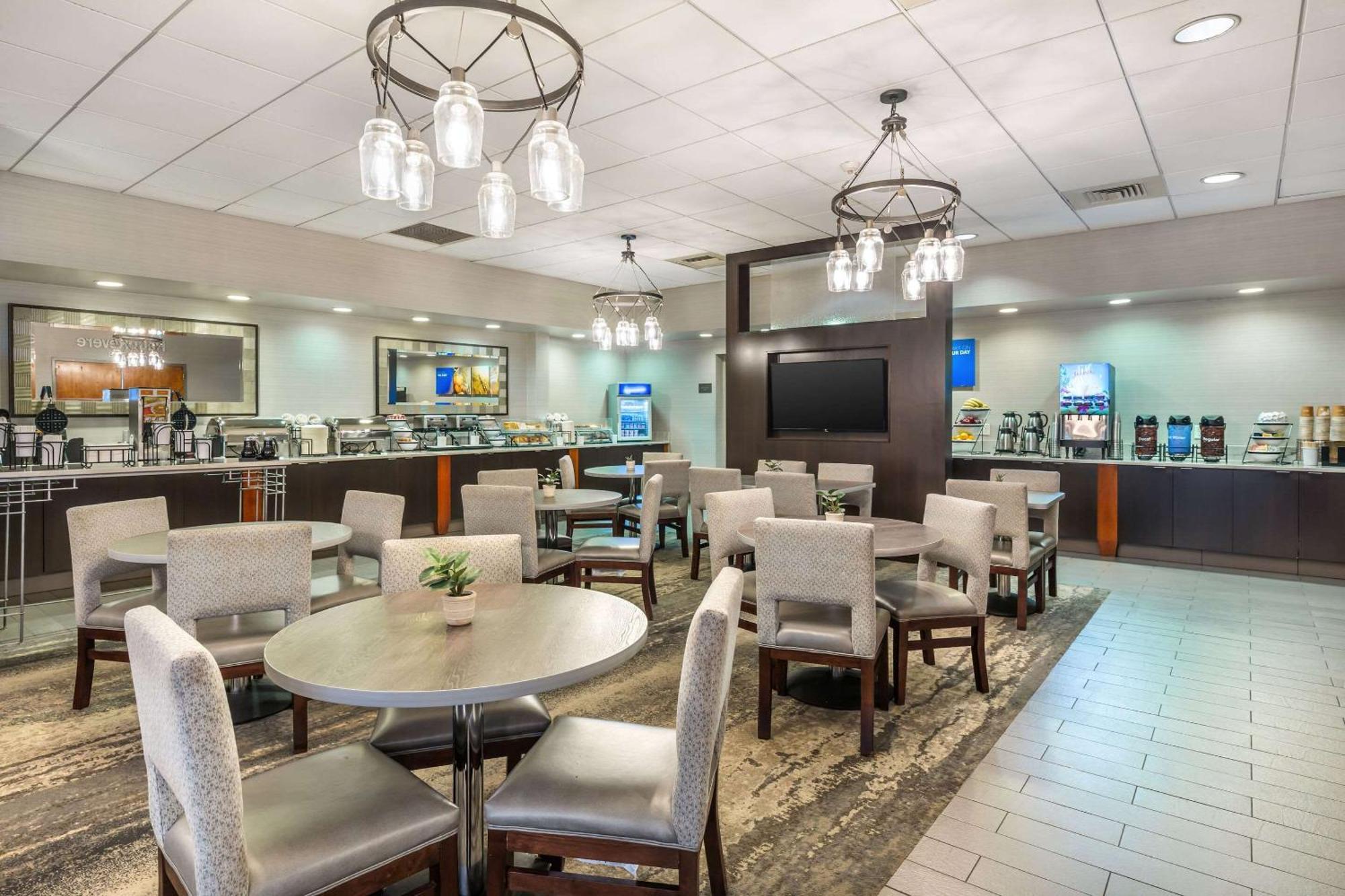 Comfort Inn & Suites Logan International Airport Ревир Экстерьер фото