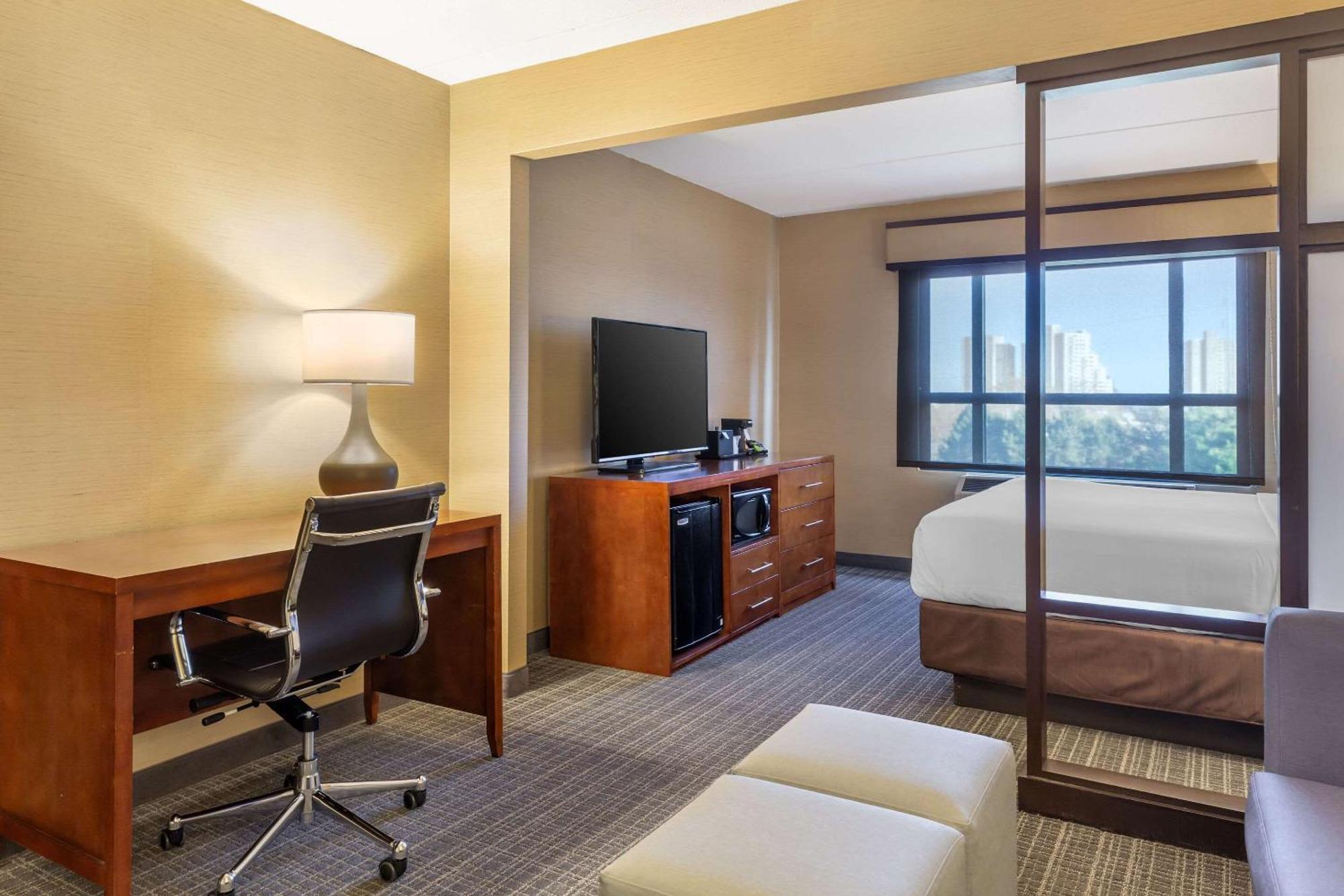 Comfort Inn & Suites Logan International Airport Ревир Экстерьер фото