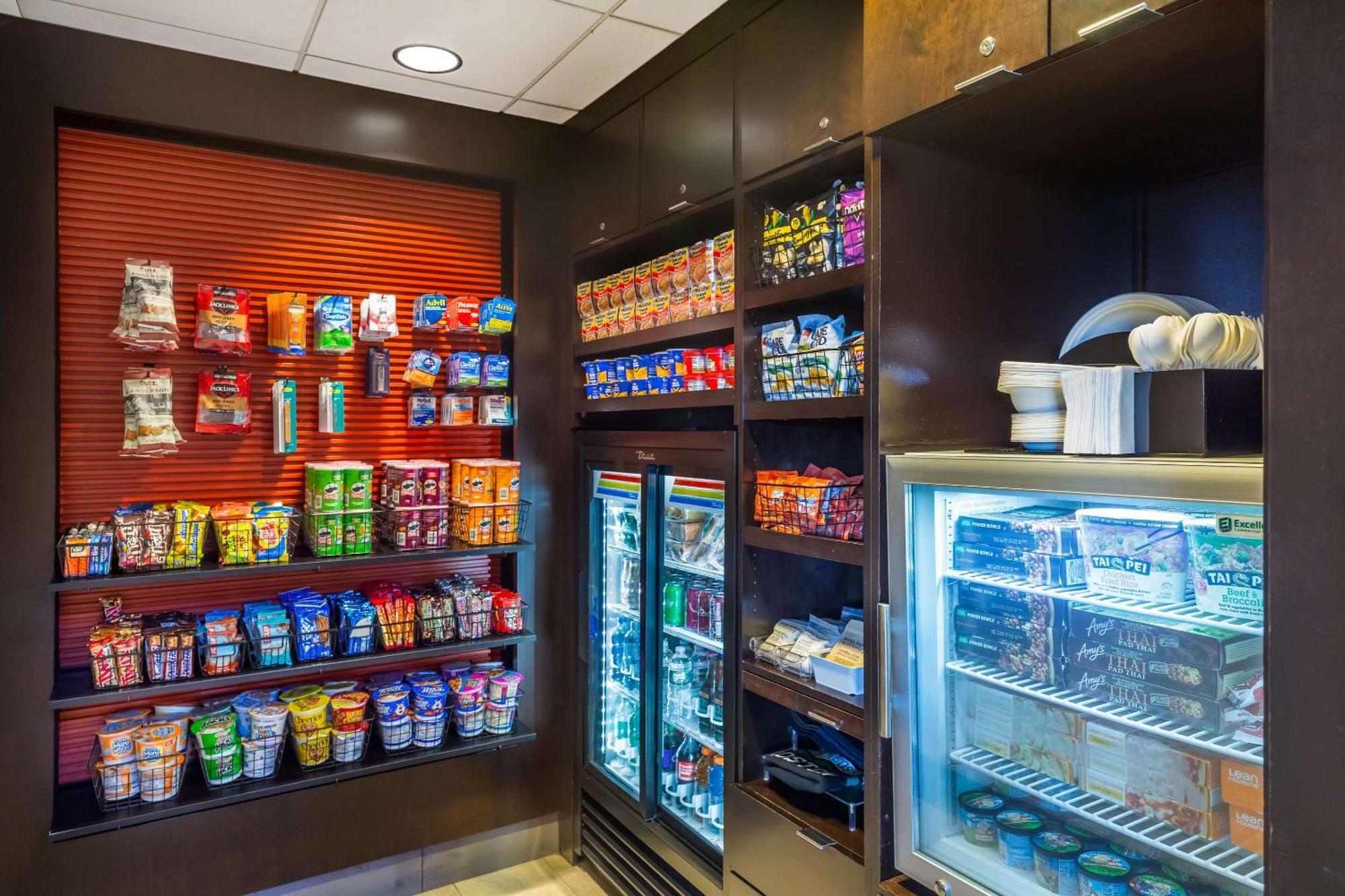 Comfort Inn & Suites Logan International Airport Ревир Экстерьер фото