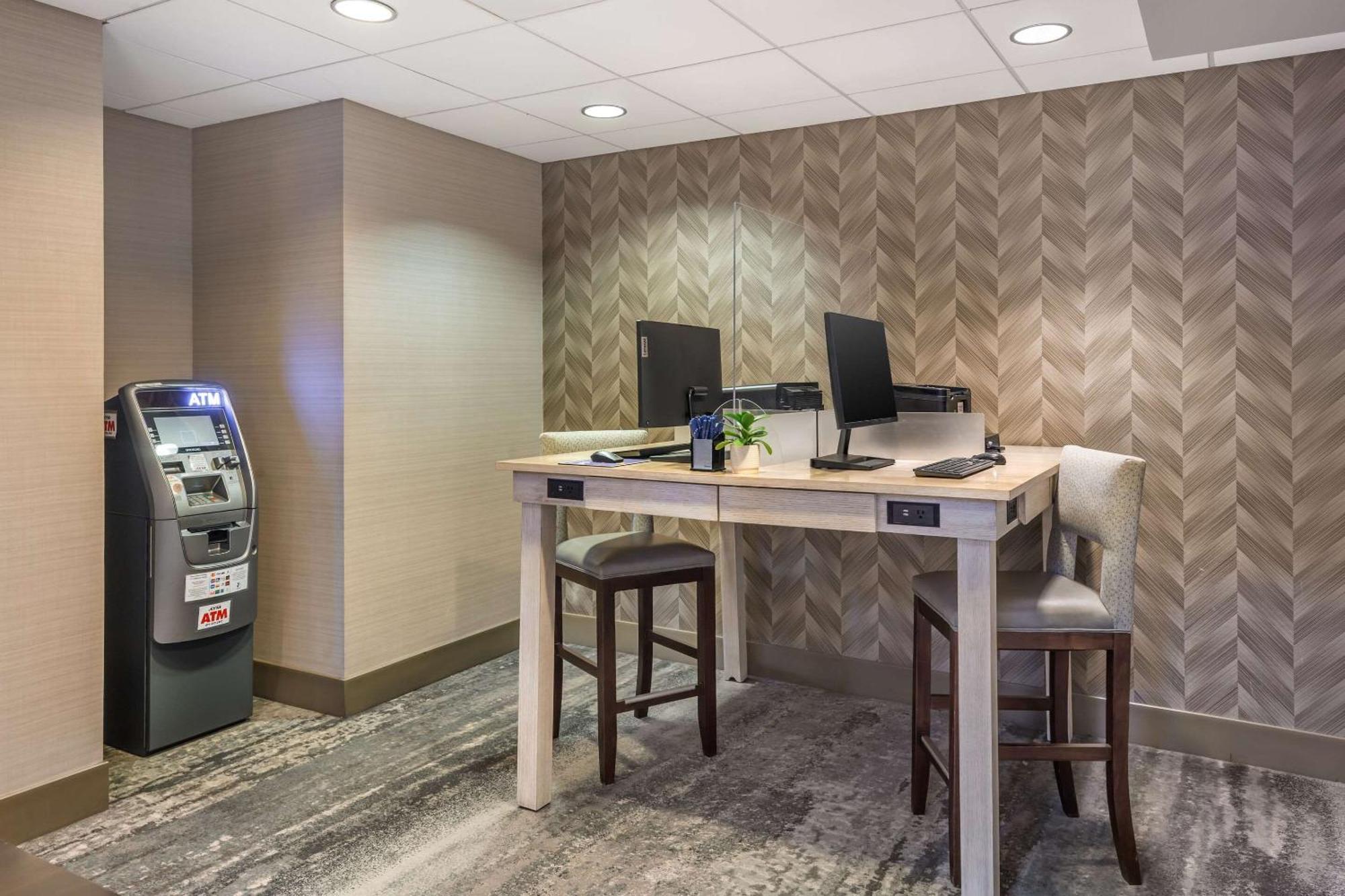 Comfort Inn & Suites Logan International Airport Ревир Экстерьер фото