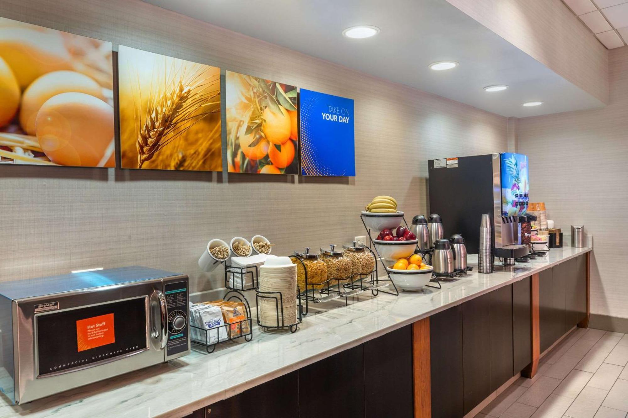 Comfort Inn & Suites Logan International Airport Ревир Экстерьер фото