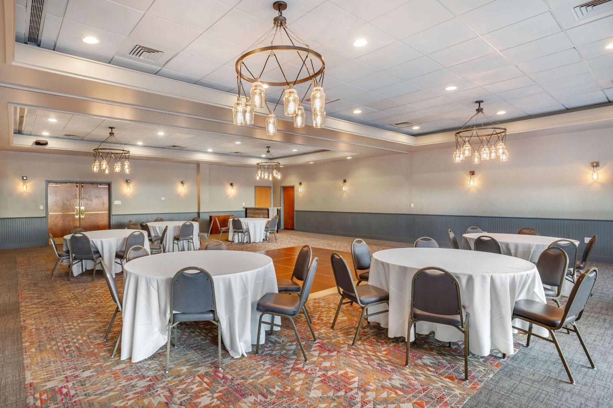 Comfort Inn & Suites Logan International Airport Ревир Экстерьер фото