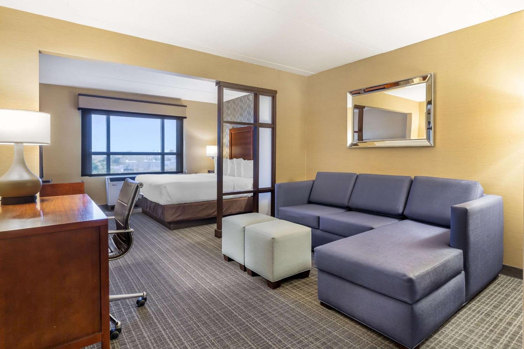 Comfort Inn & Suites Logan International Airport Ревир Экстерьер фото