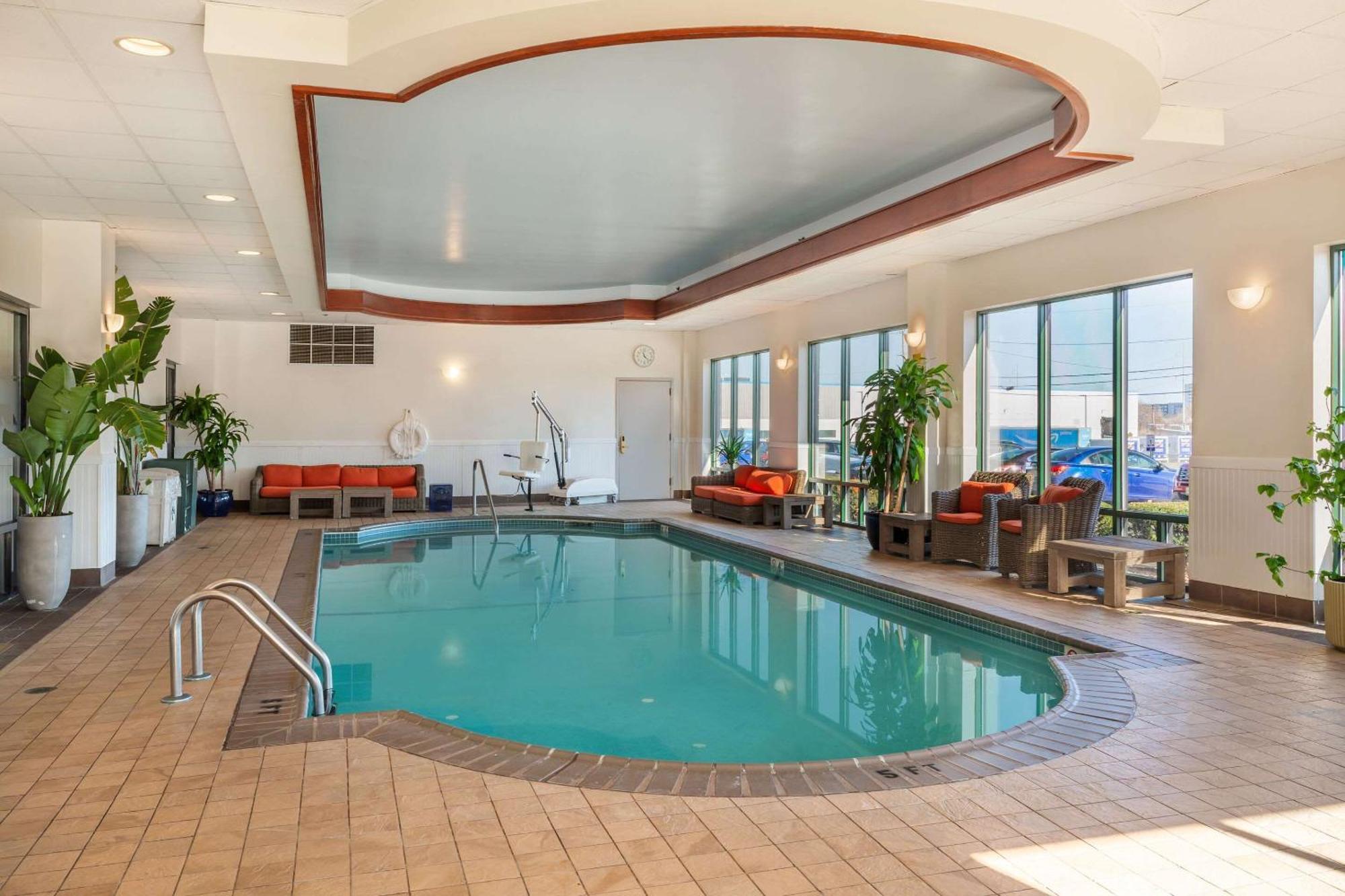 Comfort Inn & Suites Logan International Airport Ревир Экстерьер фото