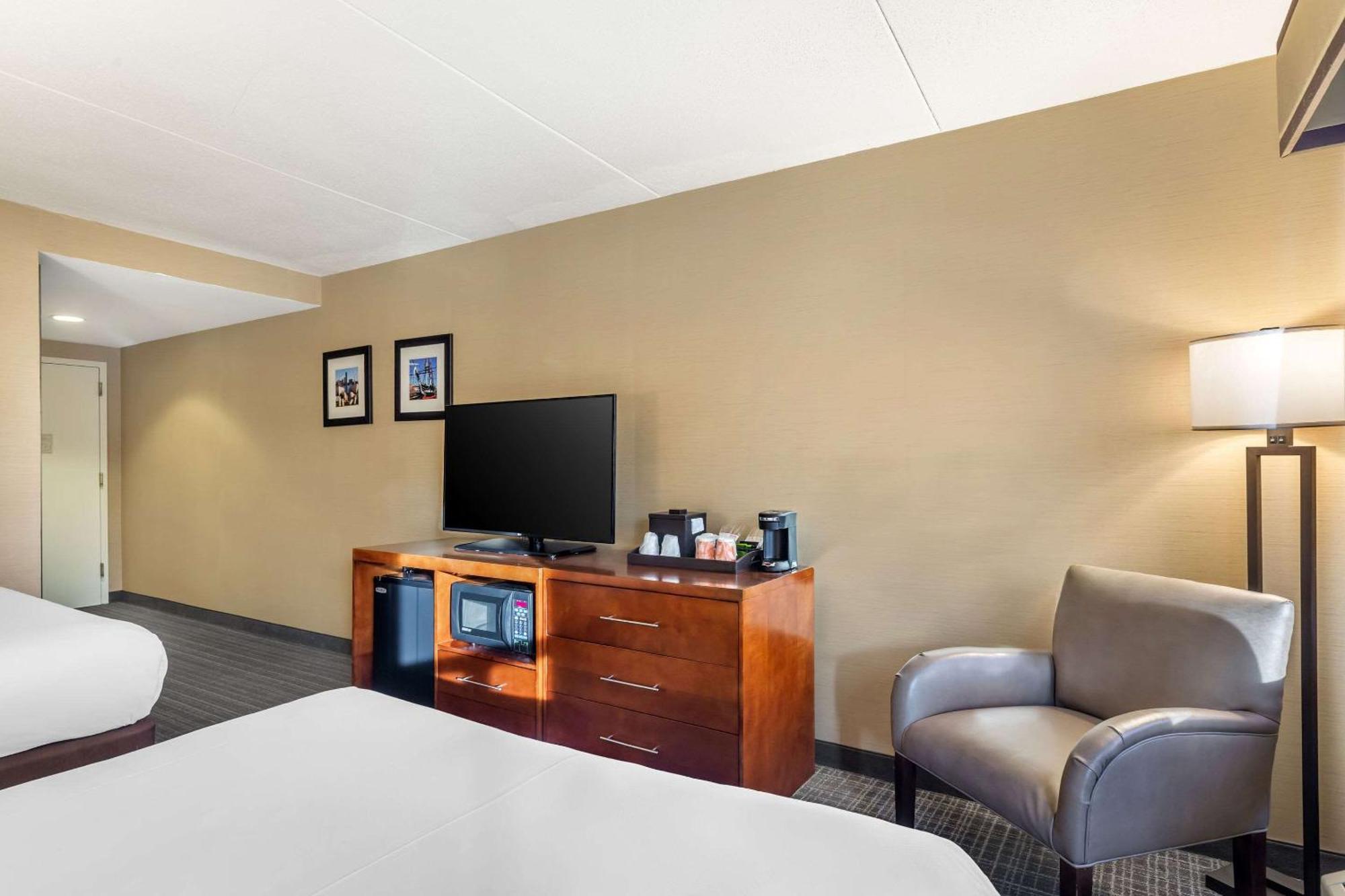 Comfort Inn & Suites Logan International Airport Ревир Экстерьер фото