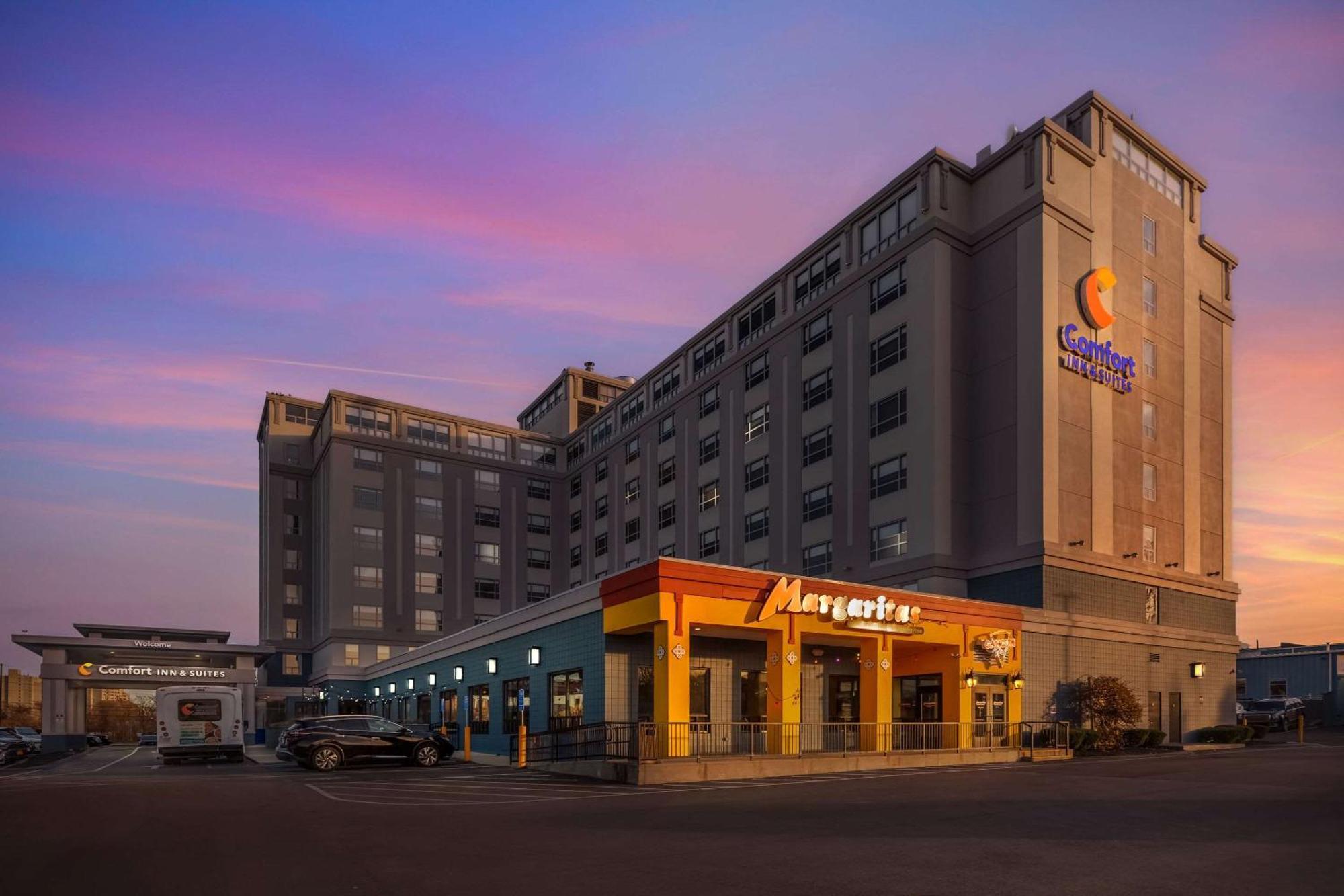 Comfort Inn & Suites Logan International Airport Ревир Экстерьер фото