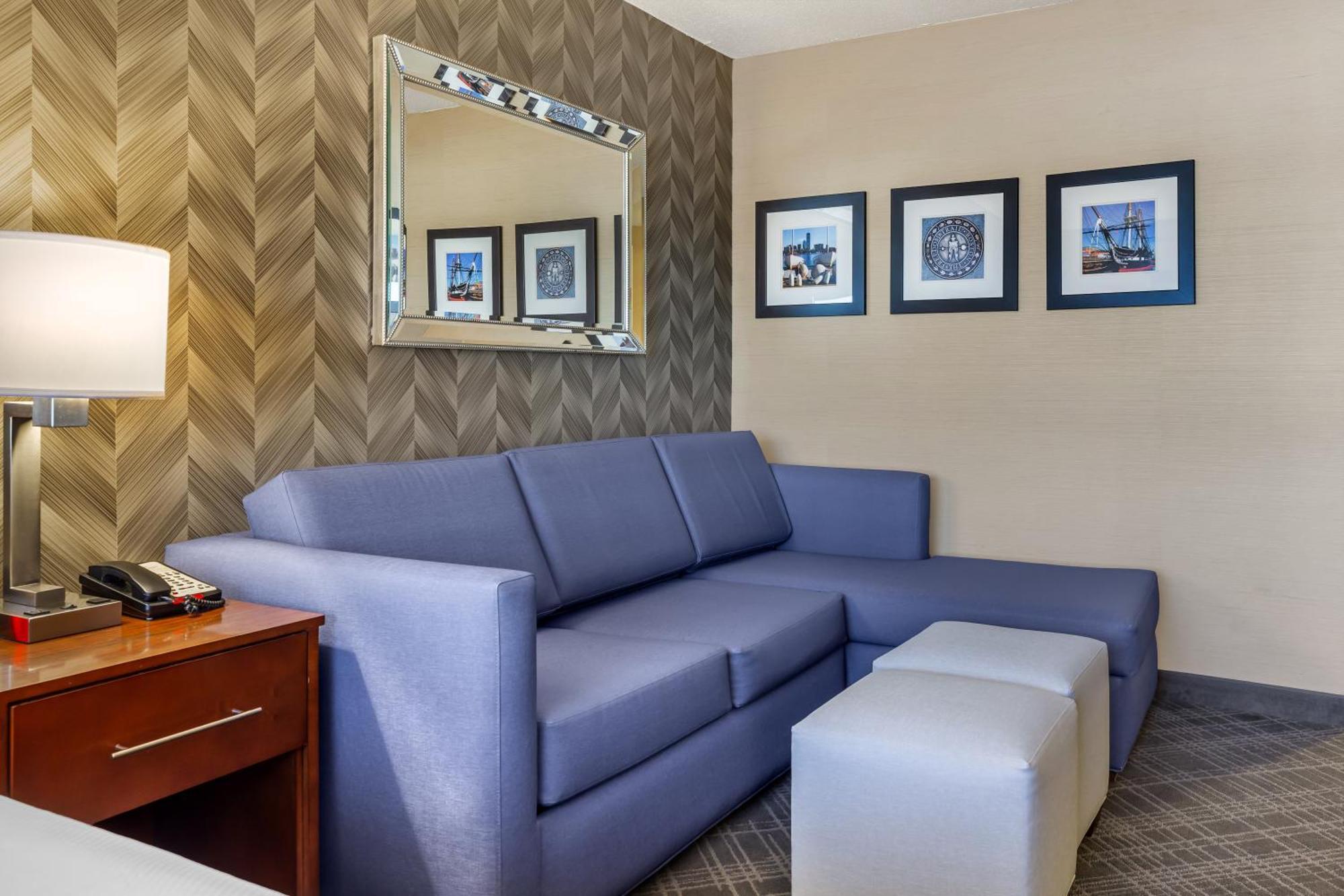 Comfort Inn & Suites Logan International Airport Ревир Экстерьер фото